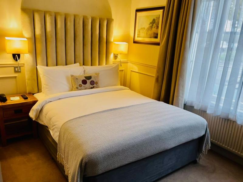 Double Room image 4