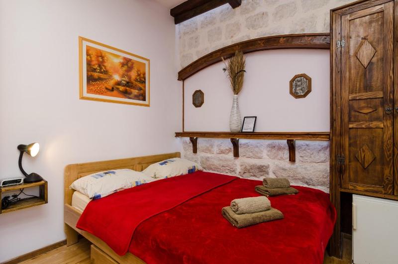 Double Room with Street View image 3