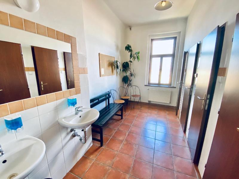 Quintuple Room with Shared Bathroom image 3