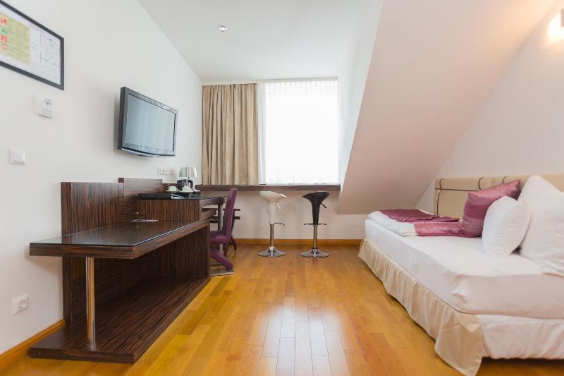 Two-Rooms Apartment with Kitchenette image 3