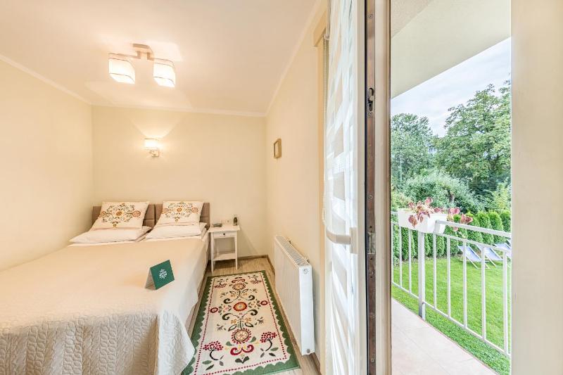 One-Bedroom Suite with Garden View image 3