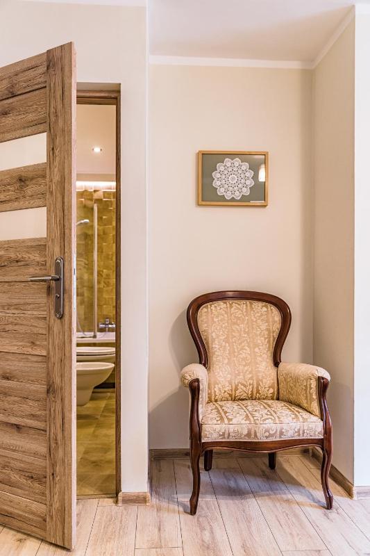 One-Bedroom Suite with Garden View image 2
