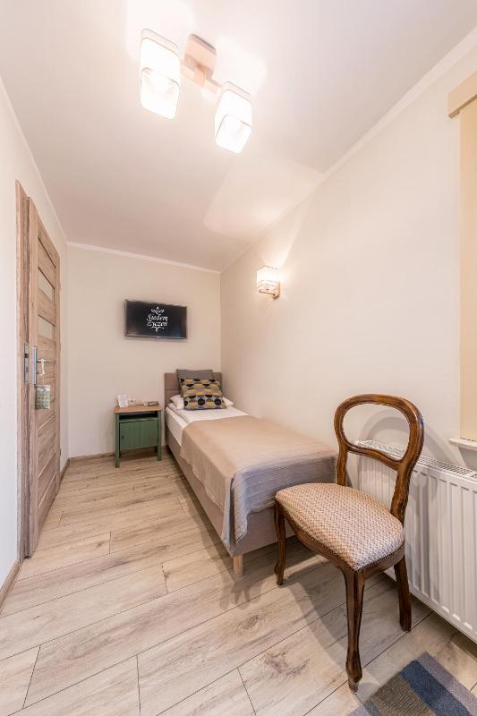 Twin Room image 1
