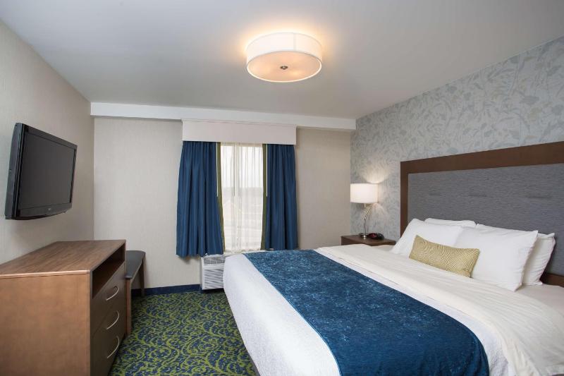 King Suite with Full Kitchen image 2