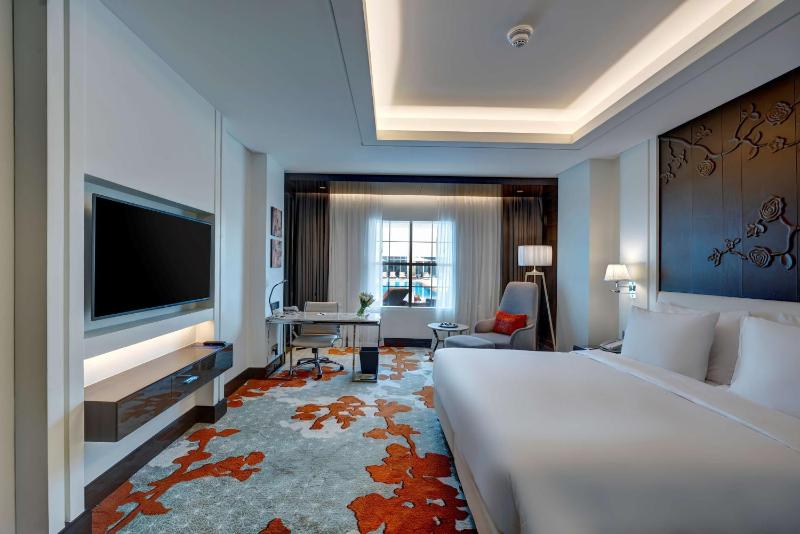 Executive Room with Lounge Access and Pool View image 1