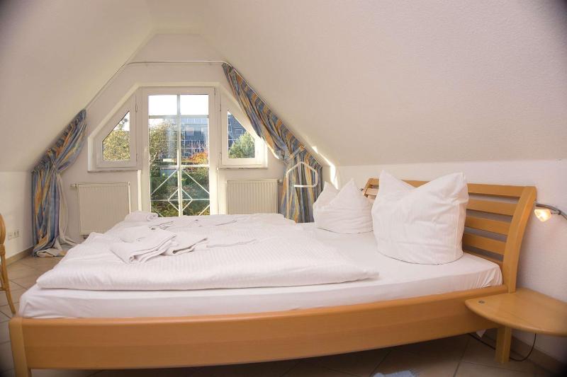 Balkon mit traumhaften Meerblick gratis Nutzung vom AHOI Erlebnisbad und Sauna in Sellin Dünenhaus FeWo05 - image 24