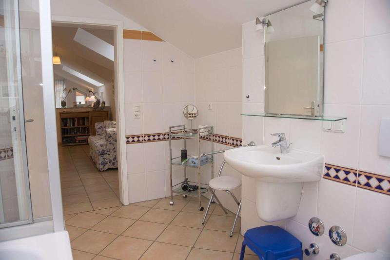 Balkon mit traumhaften Meerblick gratis Nutzung vom AHOI Erlebnisbad und Sauna in Sellin Dünenhaus FeWo05 - image 14