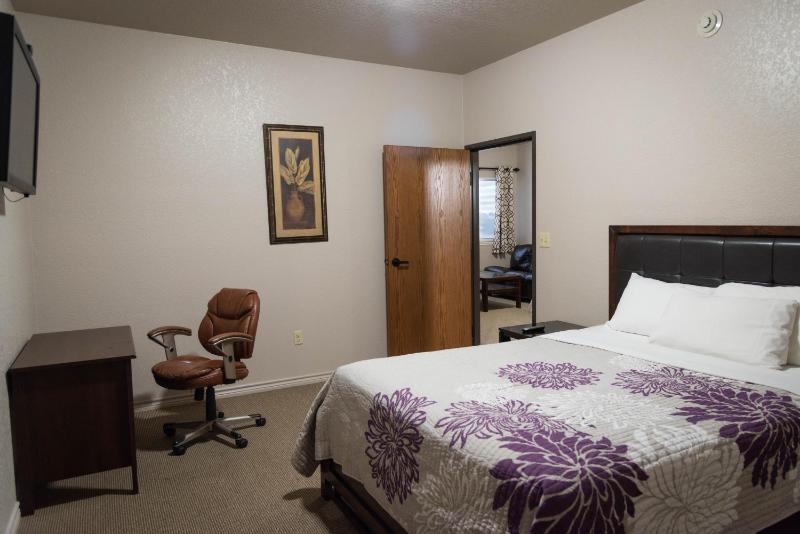 Two-Bedroom Suite image 3