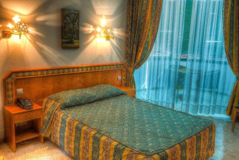 Double Room with Sea View image 3