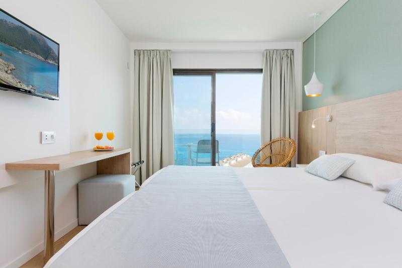 Double or Twin Room with Sea View image 1