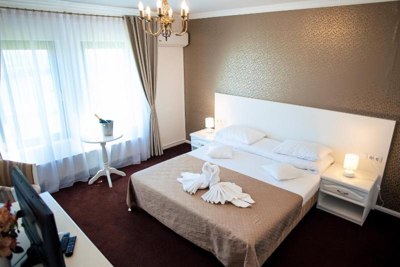Double Room image 3