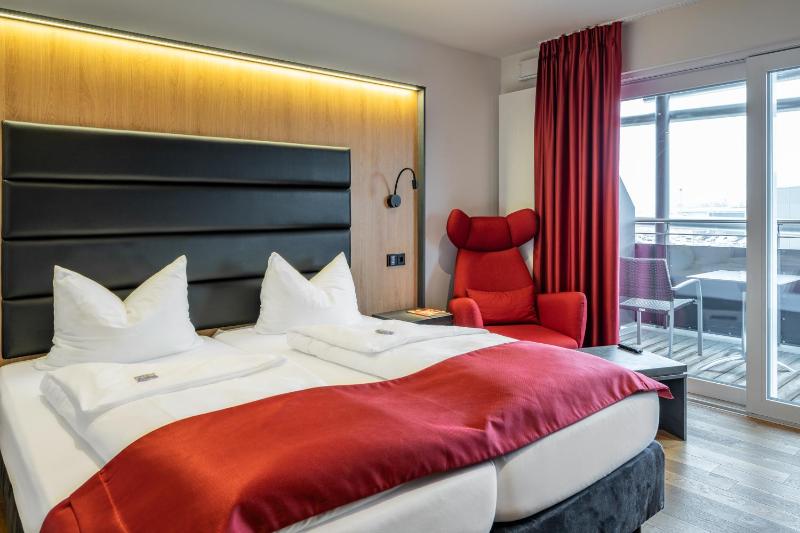 Standard Twin Room image 4