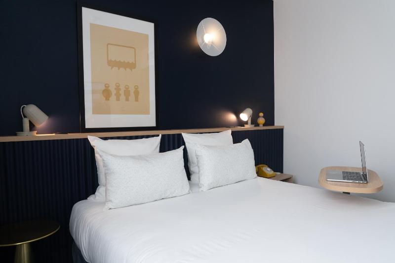 Standard Double Room image 3