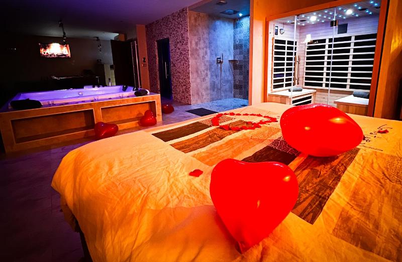 LE LOFT A BULLES (85m2 Jacuzzi Hammam Billiard Bar Douche Sauna) - image 11
