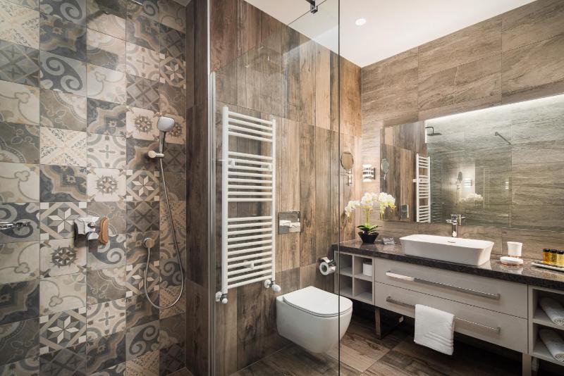 Premium King Room image 1