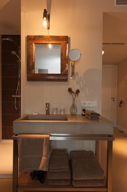 Family Room image 4
