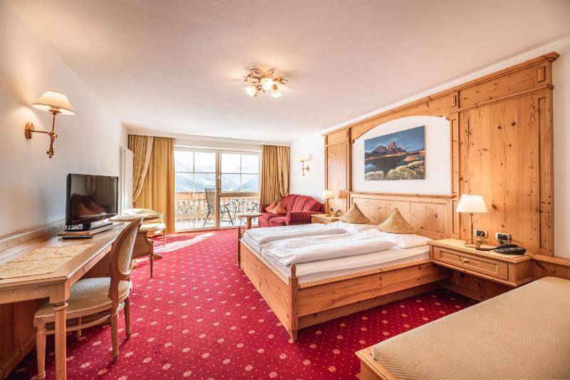 Superior Double Room image 1