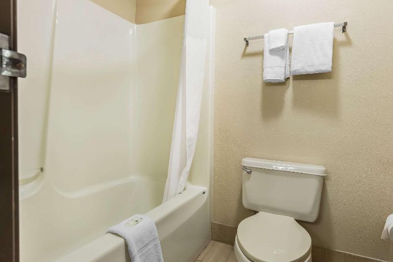 King Room - Non-Smoking image 2