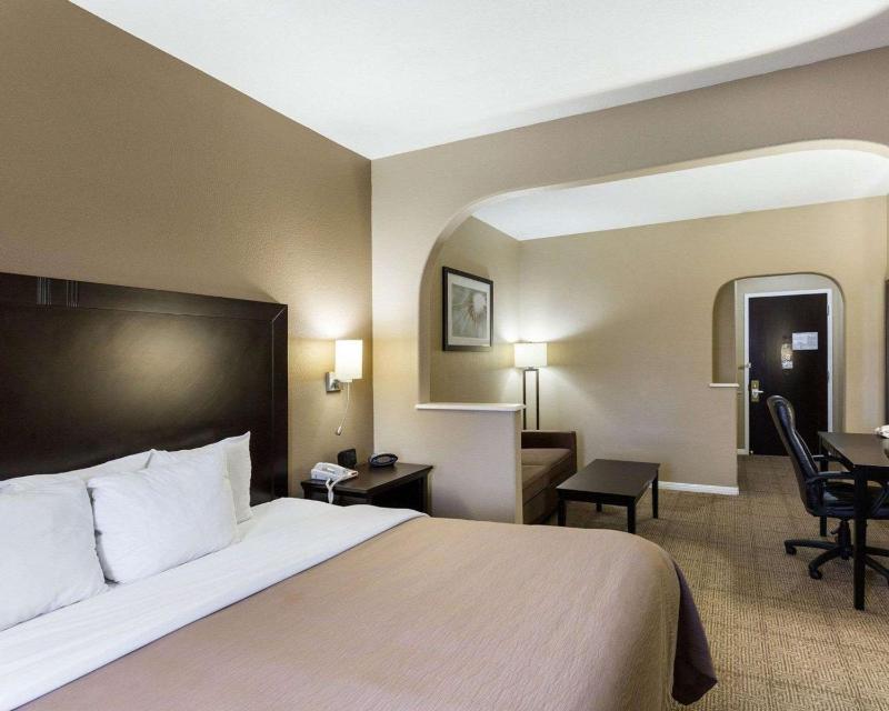 Quality Suites Houston NW Cy-Fair - image 14