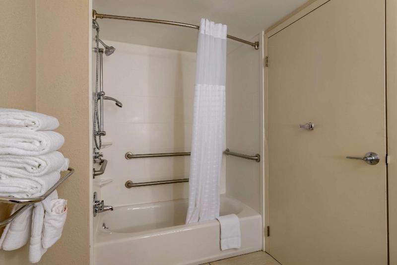 Queen Room with Two Queen Beds - Accessible/Non Smoking image 3