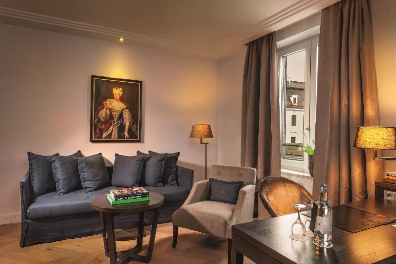 Executive King Room image 3