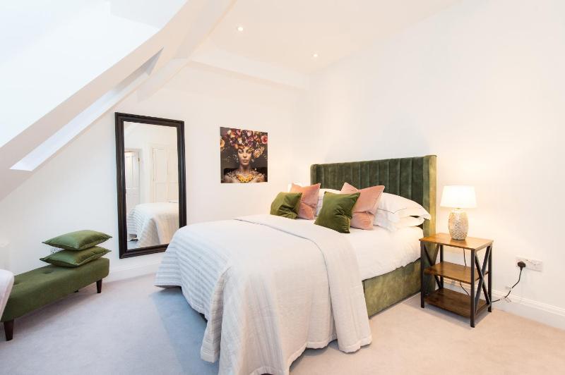 The Tower by Harrogate Serviced Apartments - image 9