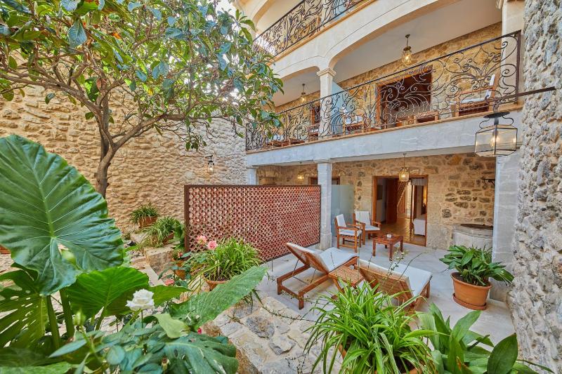 Double Room with Terrace with Hot Tub - Annex  image 2