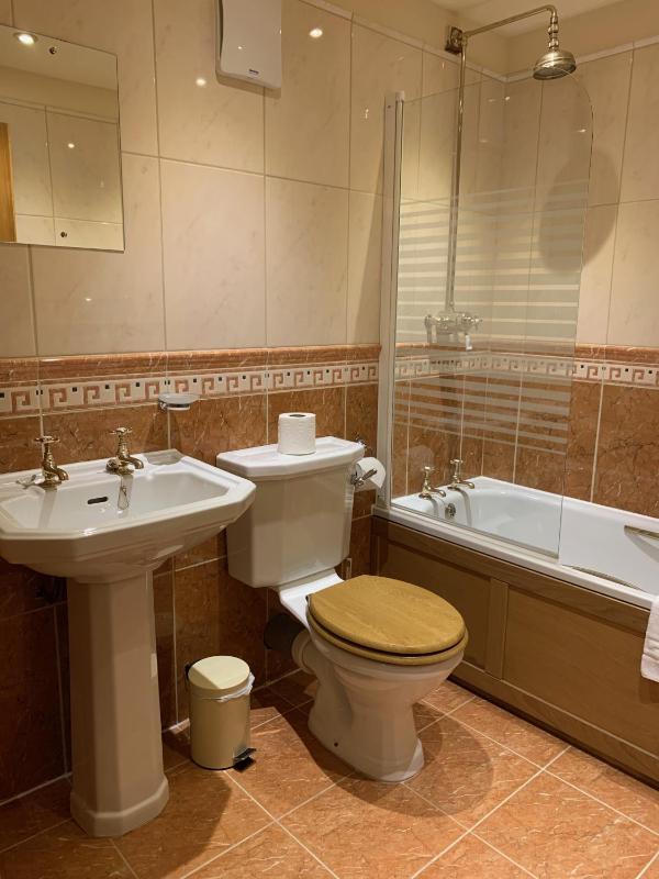 Standard Twin Room image 1
