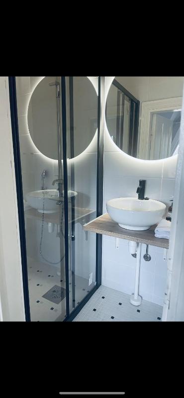 Double Room image 3