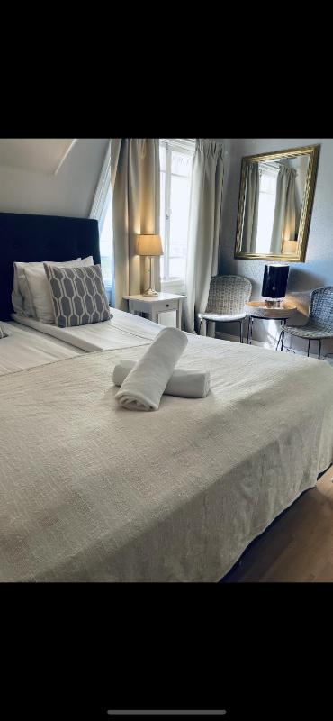 Double Room image 1