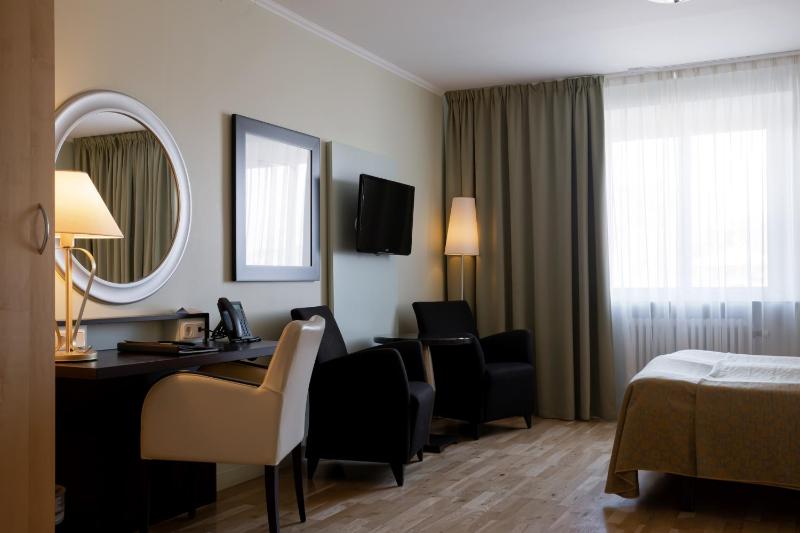 Standard Single Room image 4