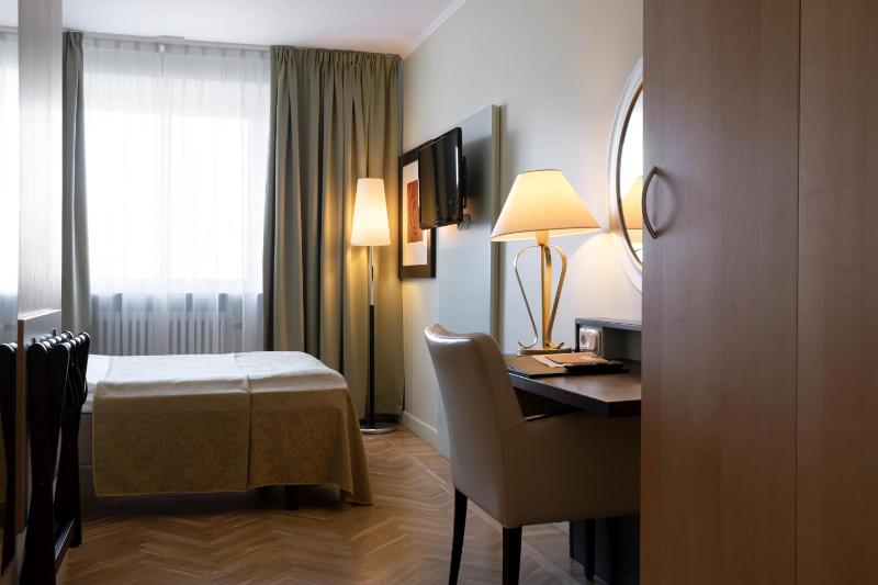 Standard Single Room image 3