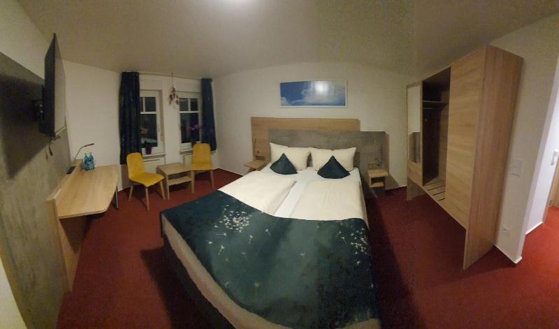Standard Double Room image 3