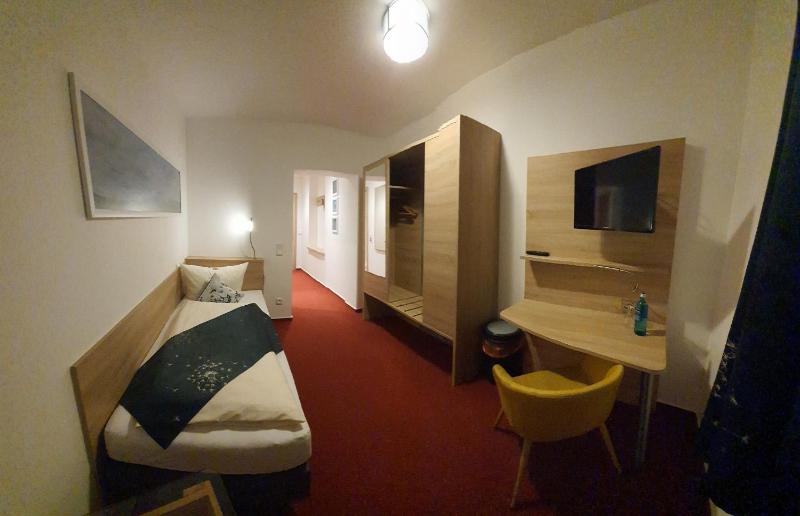 Standard Single Room image 3