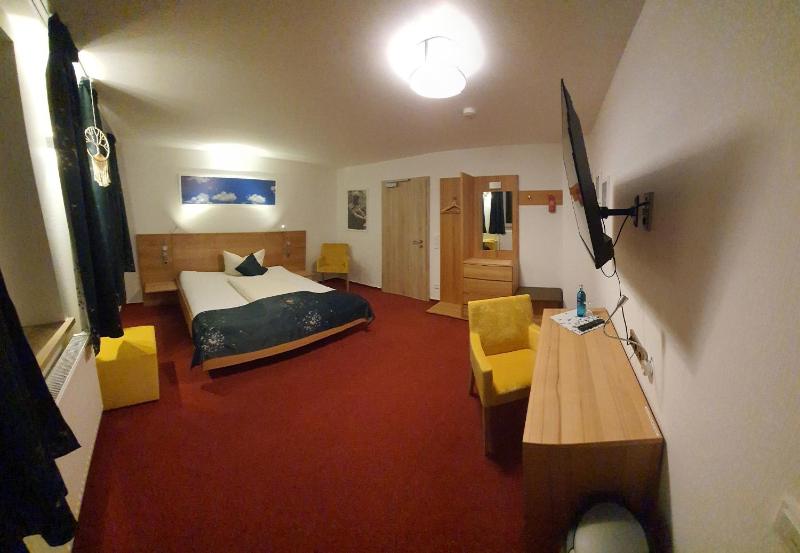 Deluxe Double Room image 4