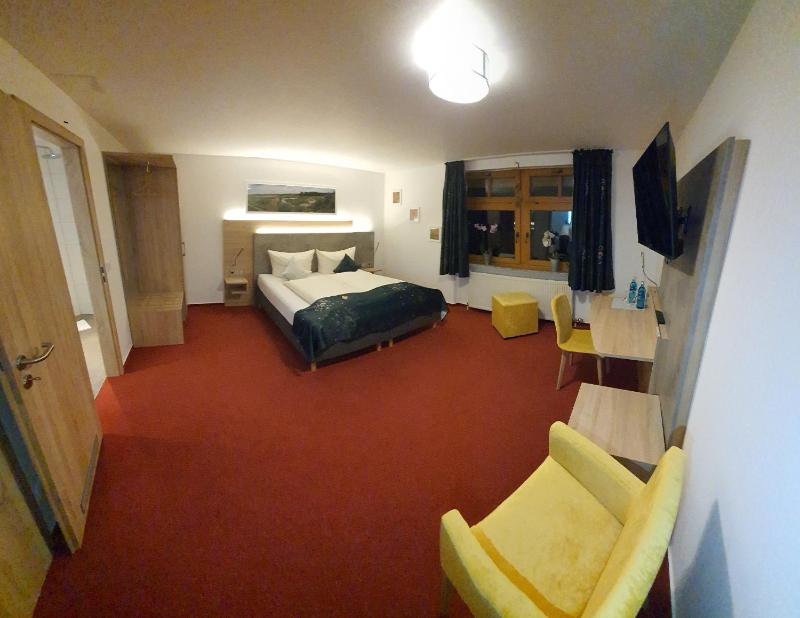 Deluxe Double Room image 3