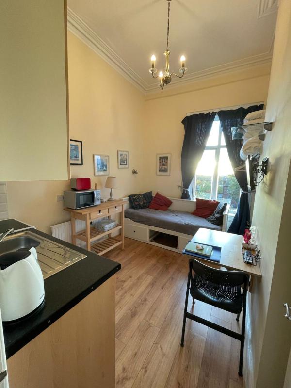 Studio Apartment image 3