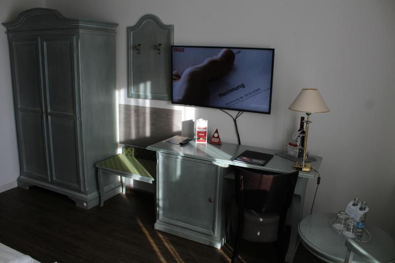 Standard Double Room image 3