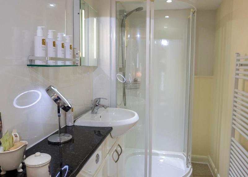 Deluxe Double Room with Shower image 3