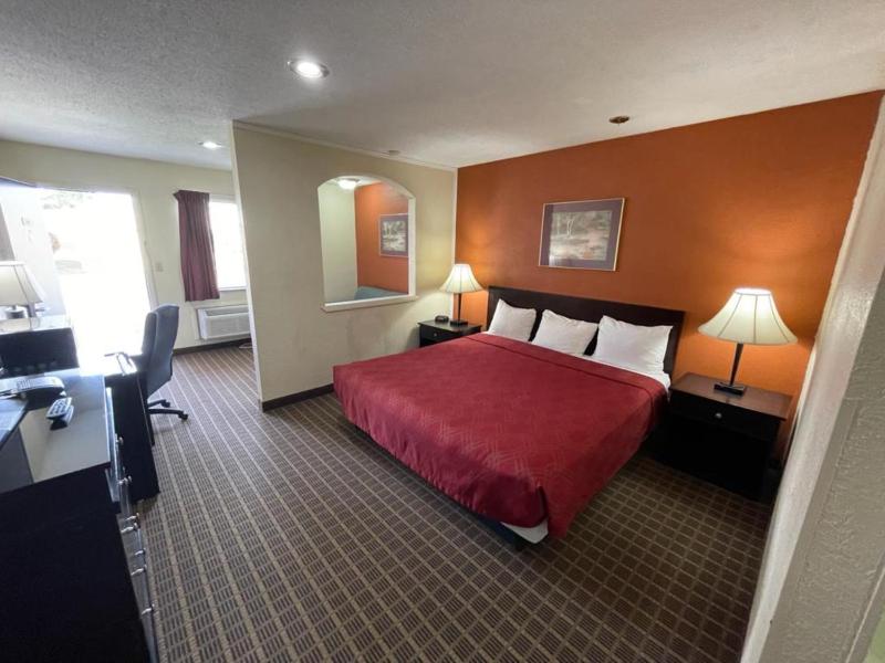 King Room - Non-Smoking image 1