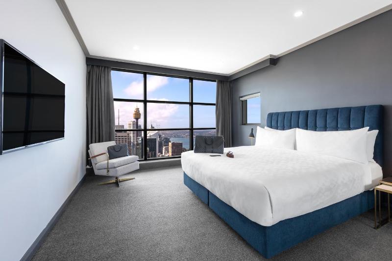 Three-Bedroom Sydney Penthouse  image 4