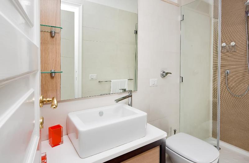 One-Bedroom Apartment with Terrace and Sea View - Split Level image 2