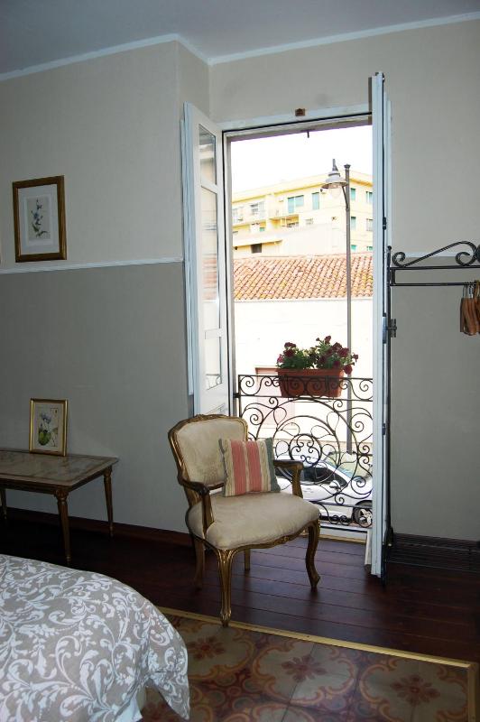 Queen Room with Balcony image 4