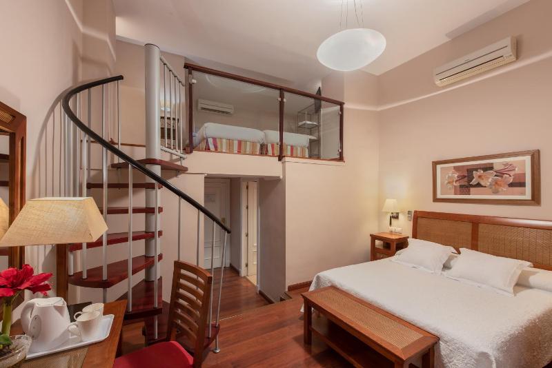 Quadruple Room image 1