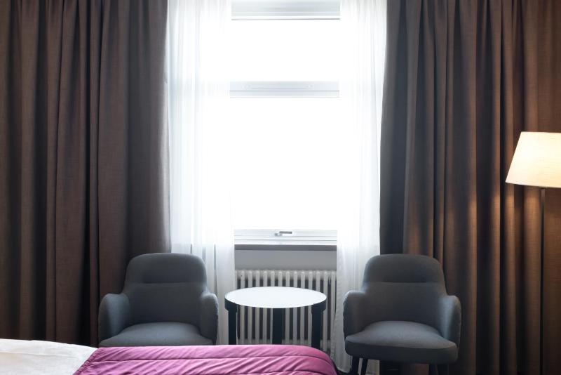 Deluxe Double or Twin Room image 2