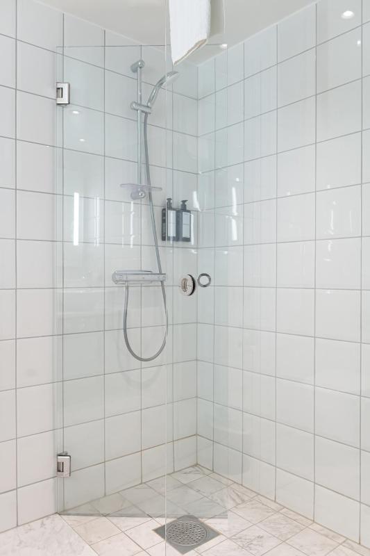 Deluxe Double or Twin Room image 3