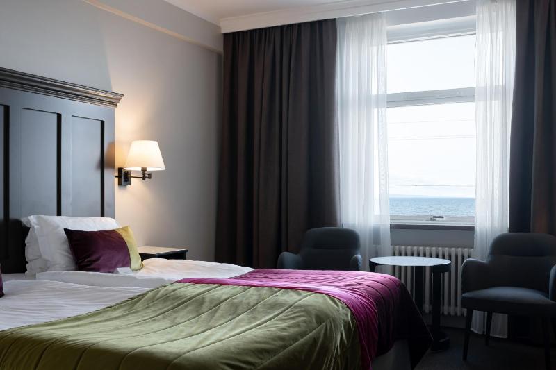 Deluxe Double or Twin Room image 1