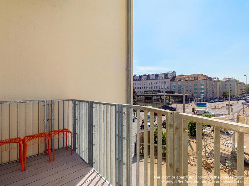 Large 1 Bedroom Apartment with Balcony image 3