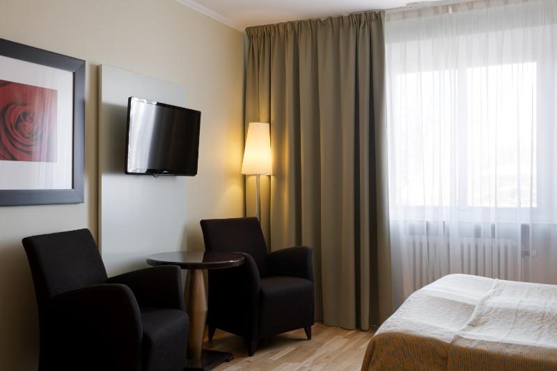Standard Double Room image 3