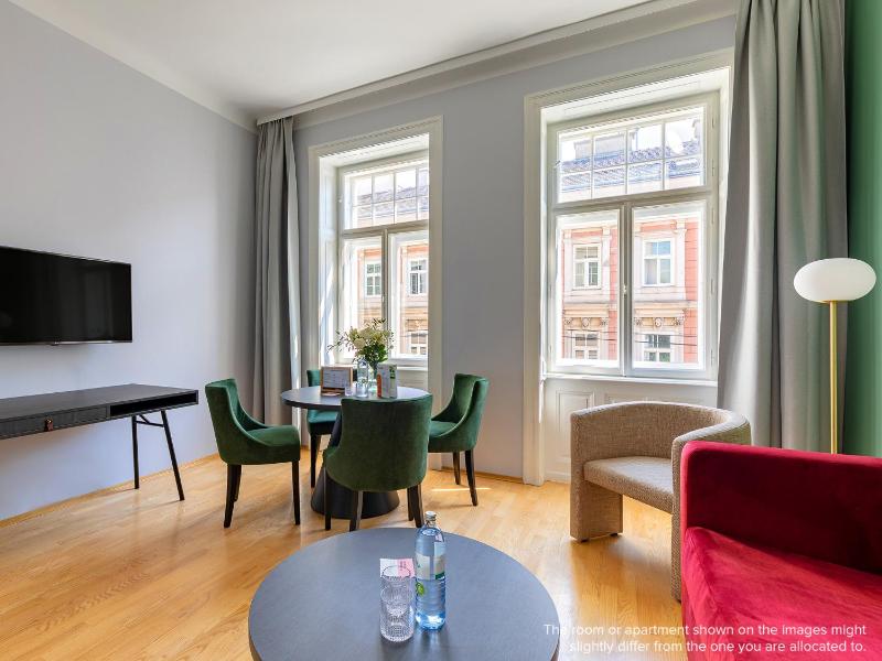 Large 1 Bedroom Apartment with Balcony image 4